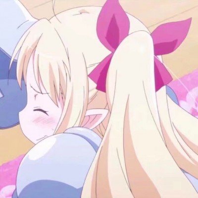 女子剪开床垫发现一把剪刀